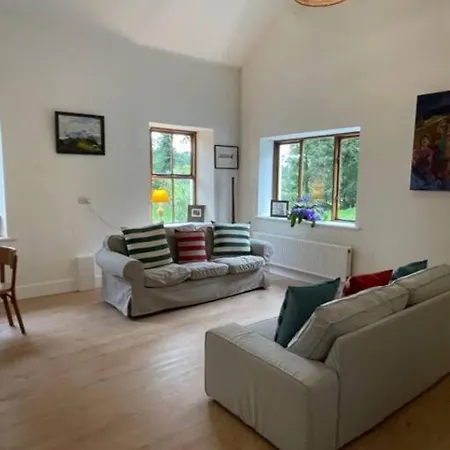 Newly Renovated With Private Trout Fishing Set In Beautiful Wildlife Estate Holiday home