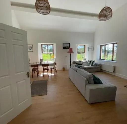 Newly Renovated With Private Trout Fishing Set In Beautiful Wildlife Estate