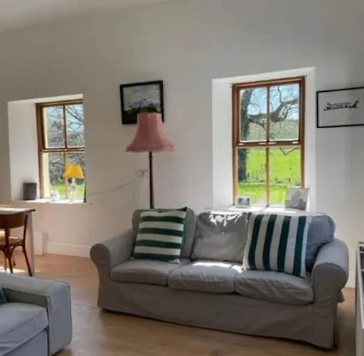 Дом отдыха Newly Renovated With Private Trout Fishing Set In Beautiful Wildlife Estate Монахан